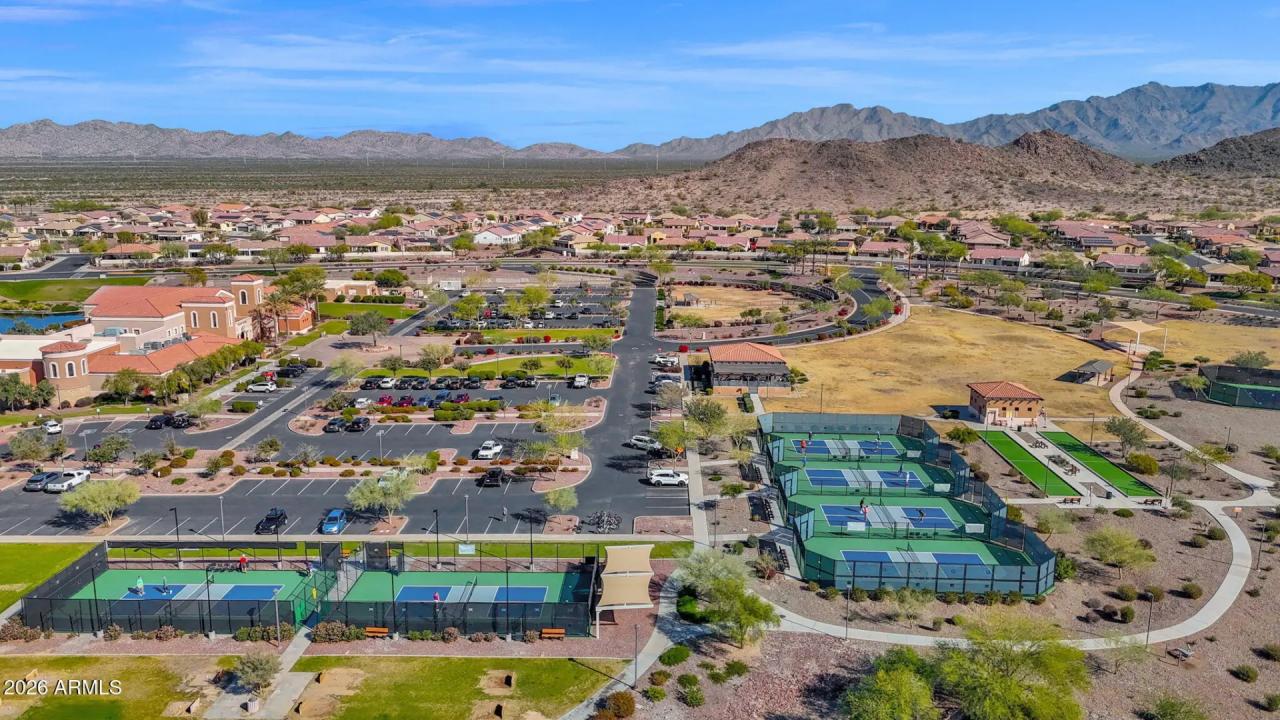 Real Estate Picture 43