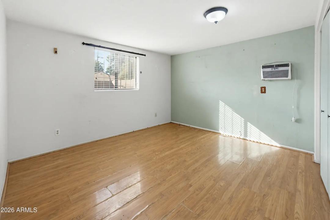 Real Estate Picture 22