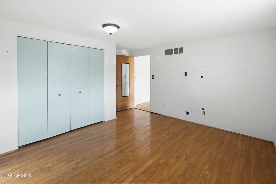 Real Estate Picture 14