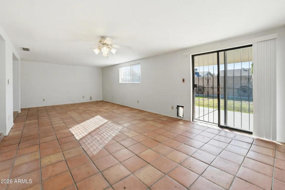 Real Estate Picture 12