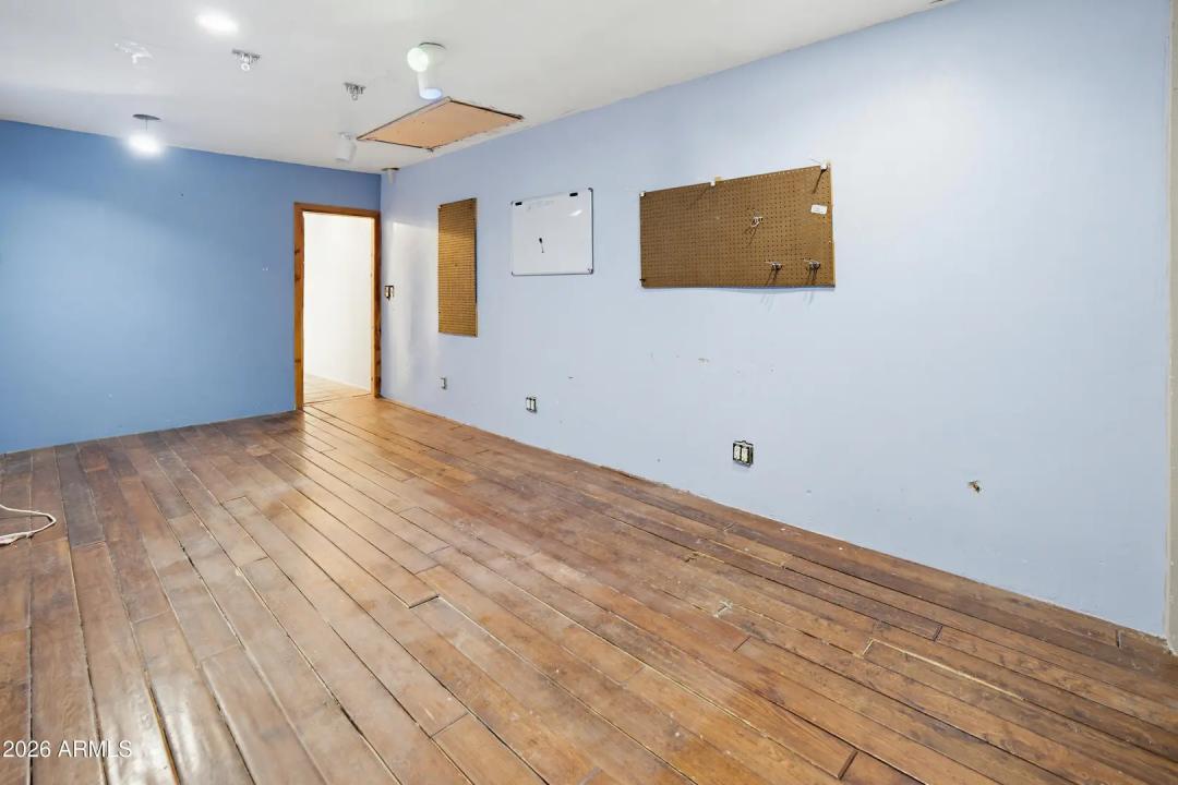 Real Estate Picture 24