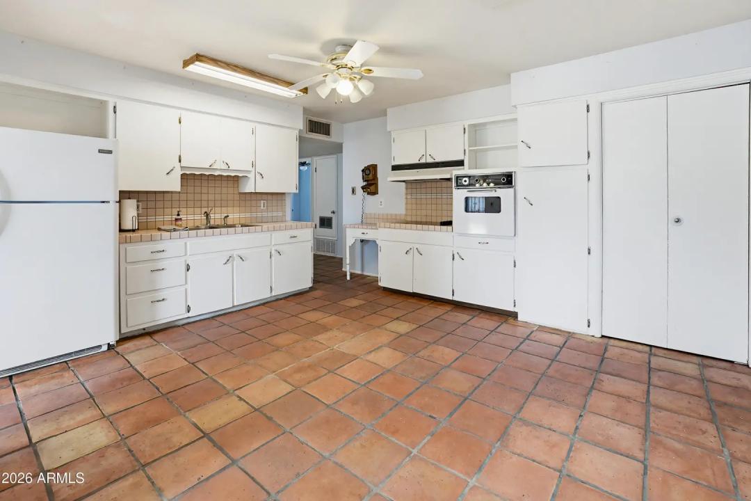 Real Estate Picture 9