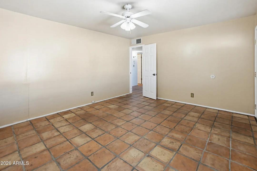 Real Estate Picture 8