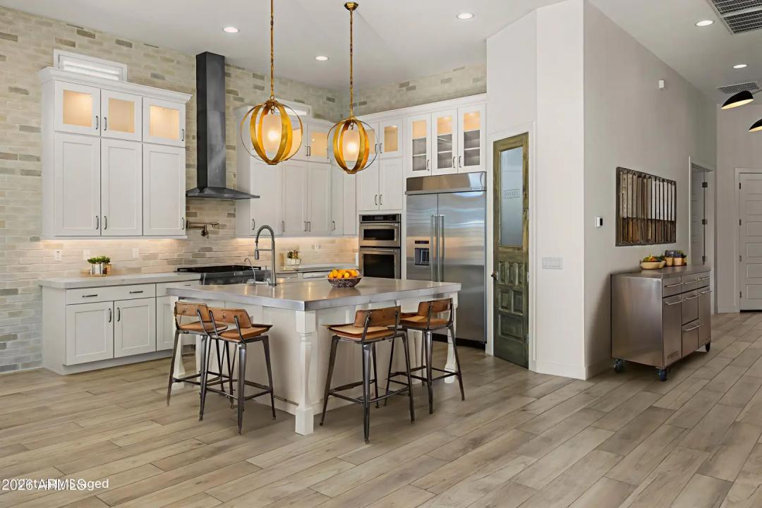 Real Estate Picture 4