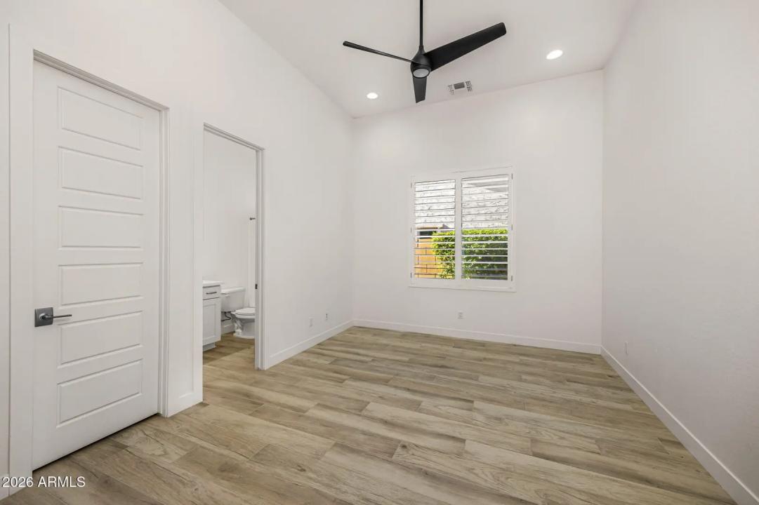 Real Estate Picture 22