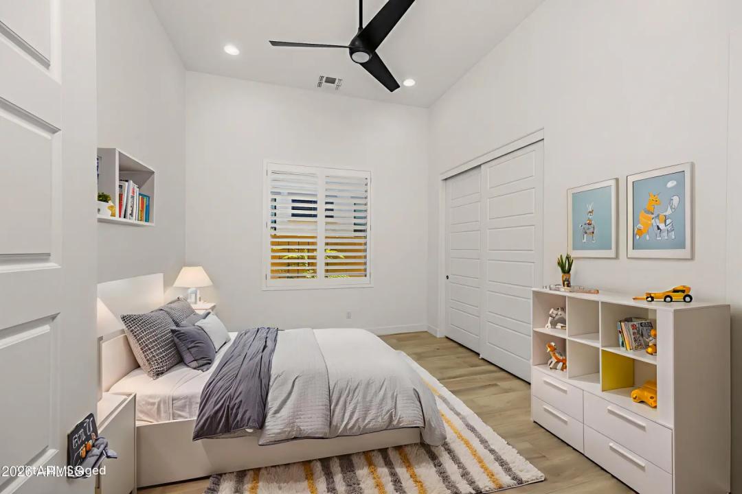 Real Estate Picture 25