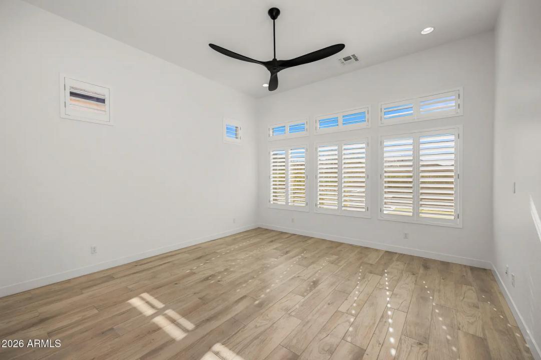 Real Estate Picture 16