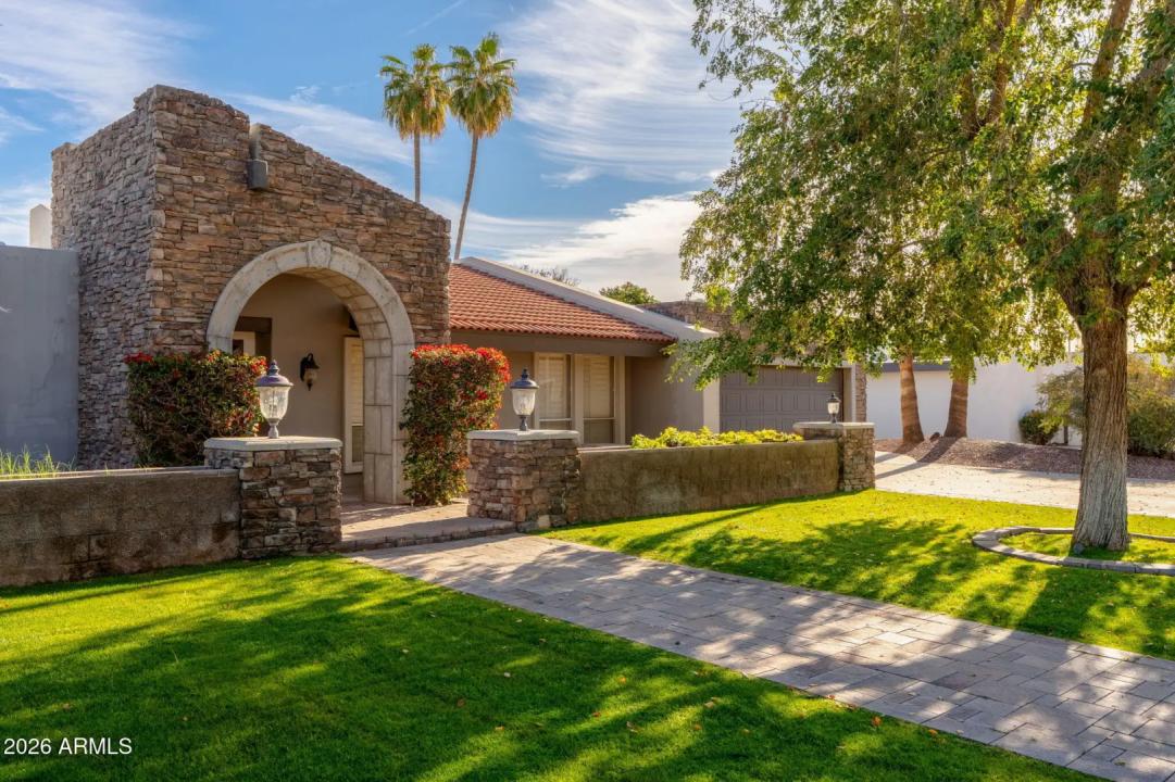 Real Estate Picture 3