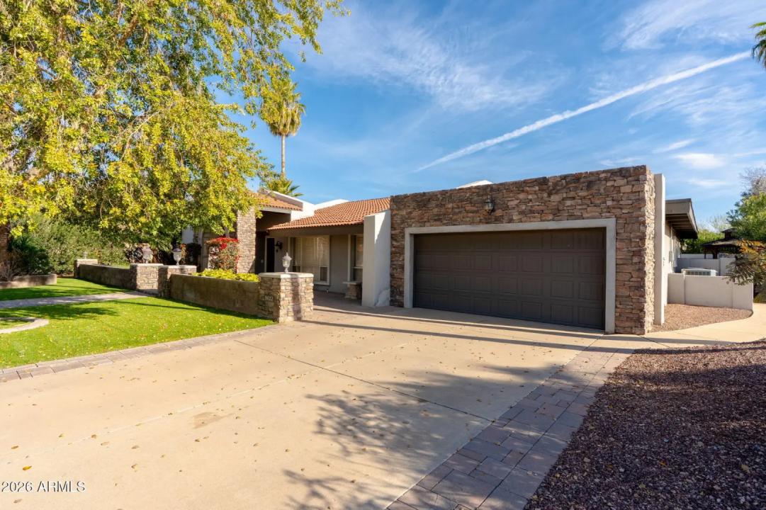 Real Estate Picture 4