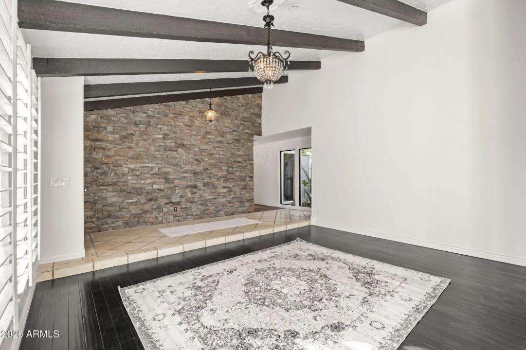 Real Estate Picture 7