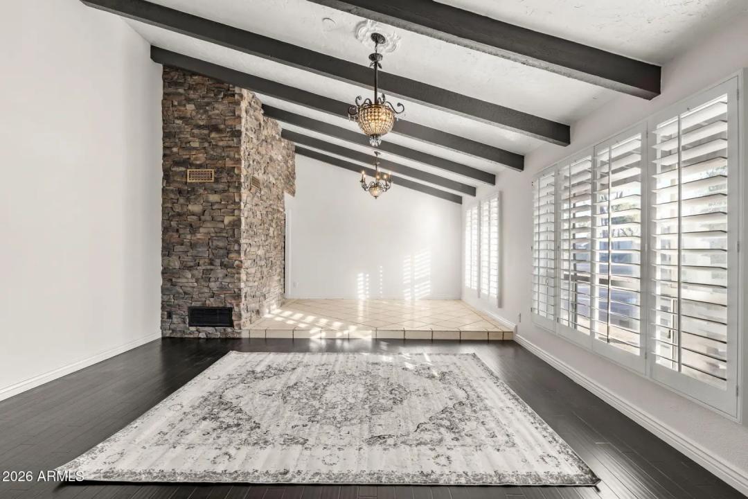Real Estate Picture 8