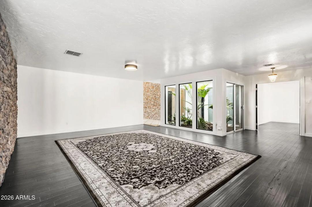 Real Estate Picture 9