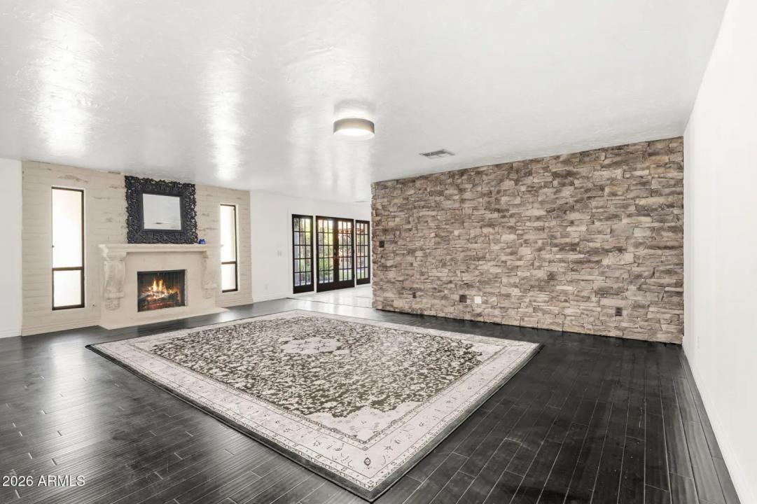 Real Estate Picture 10