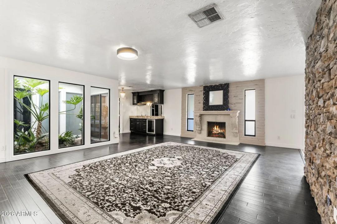 Real Estate Picture 11