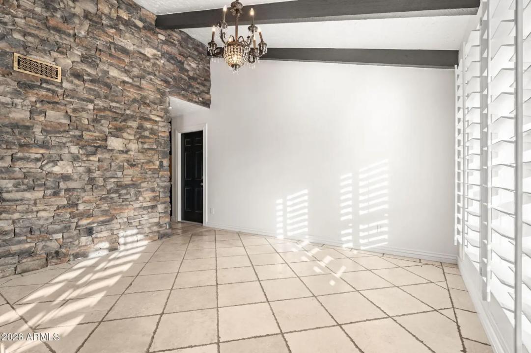 Real Estate Picture 14