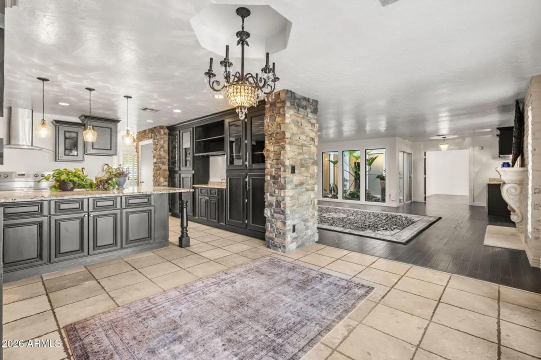 Real Estate Picture 18