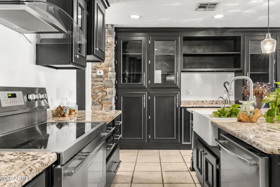 Real Estate Picture 23