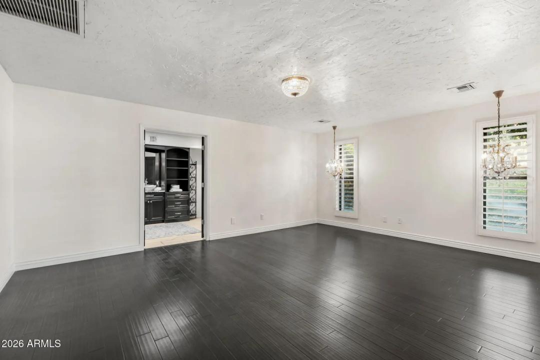 Real Estate Picture 32
