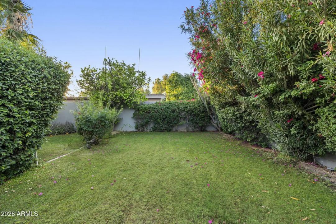 Real Estate Picture 50