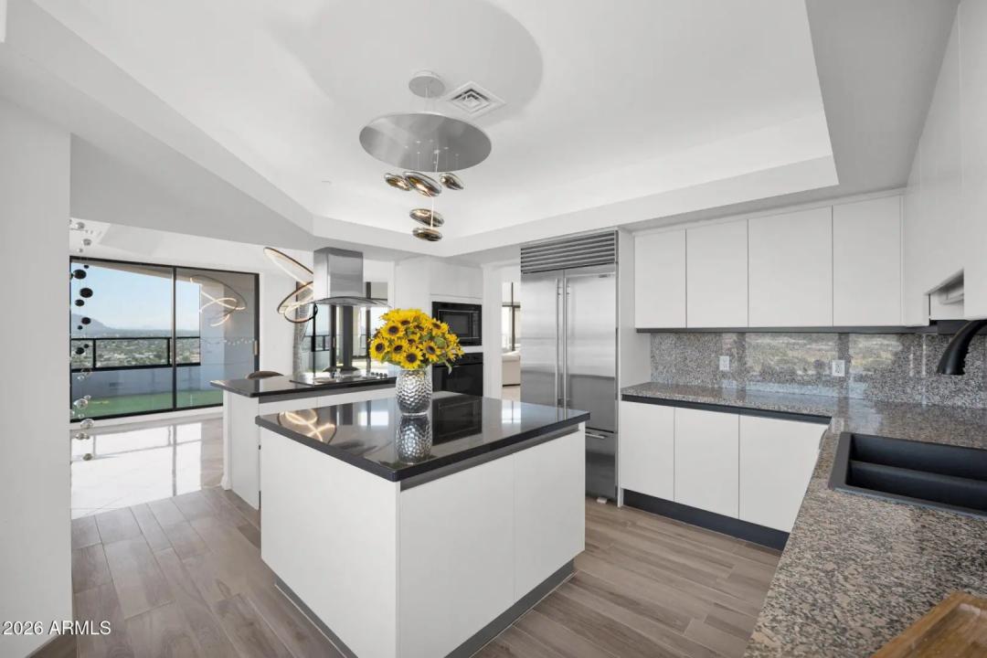 Real Estate Picture 7