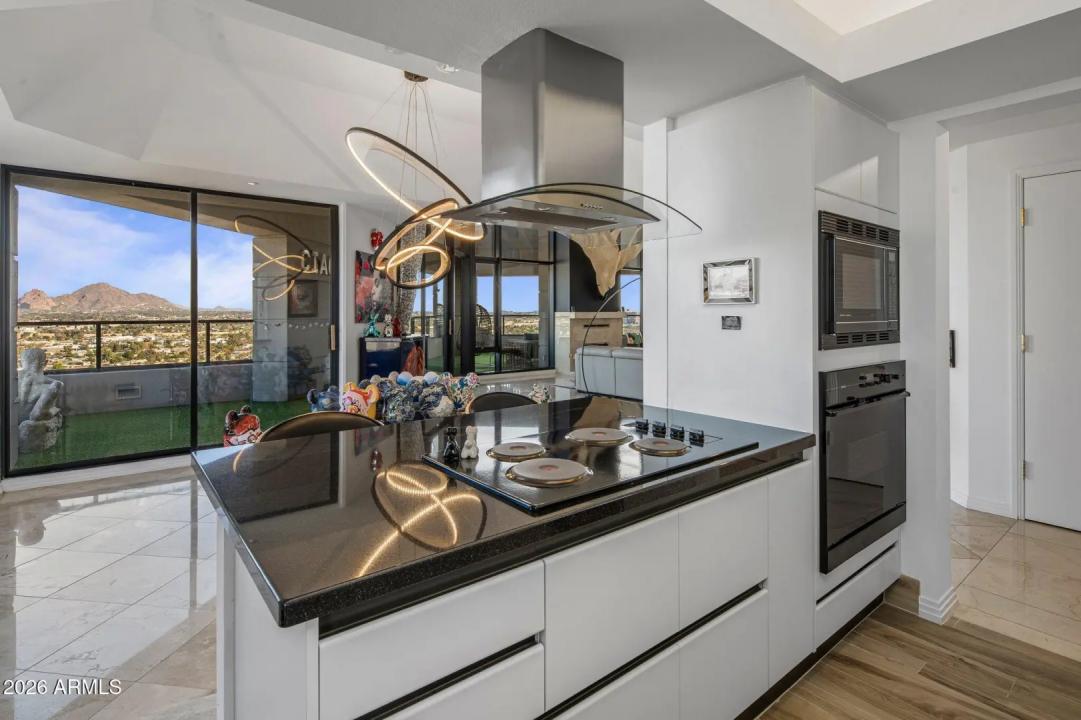 Real Estate Picture 9