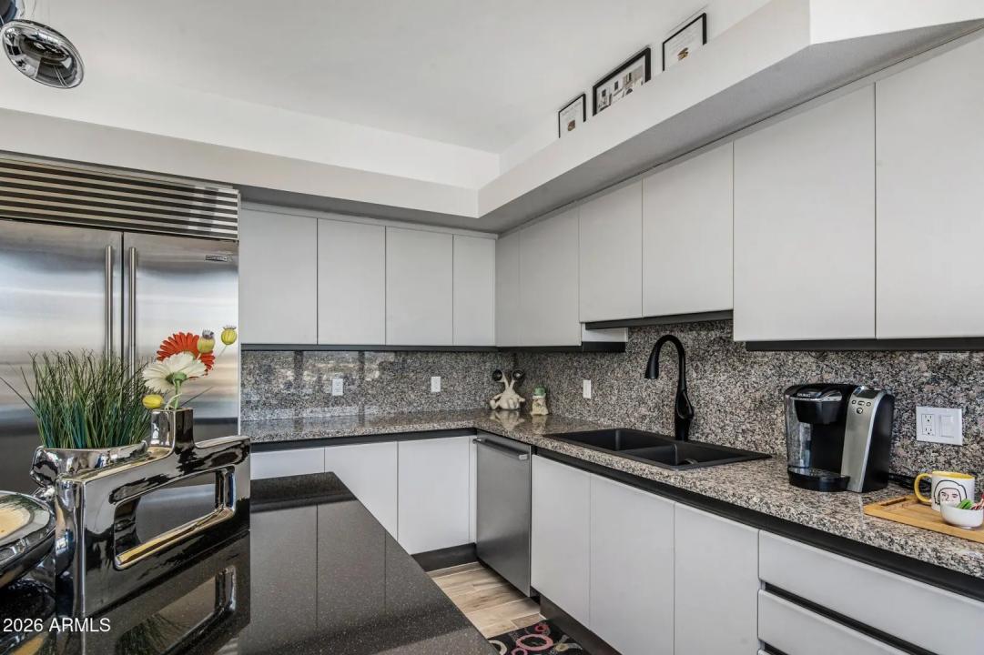 Real Estate Picture 8