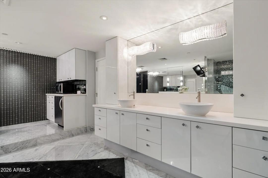 Real Estate Picture 20