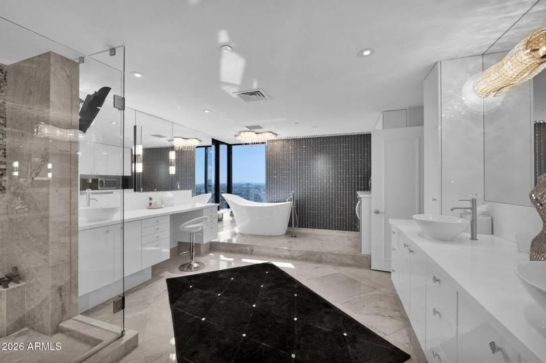 Real Estate Picture 18