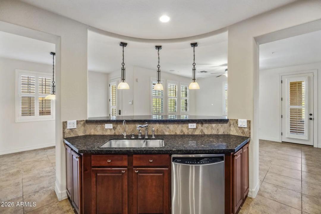 Real Estate Picture 14