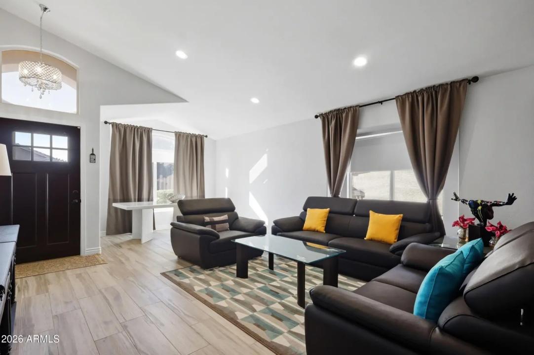 Real Estate Picture 5