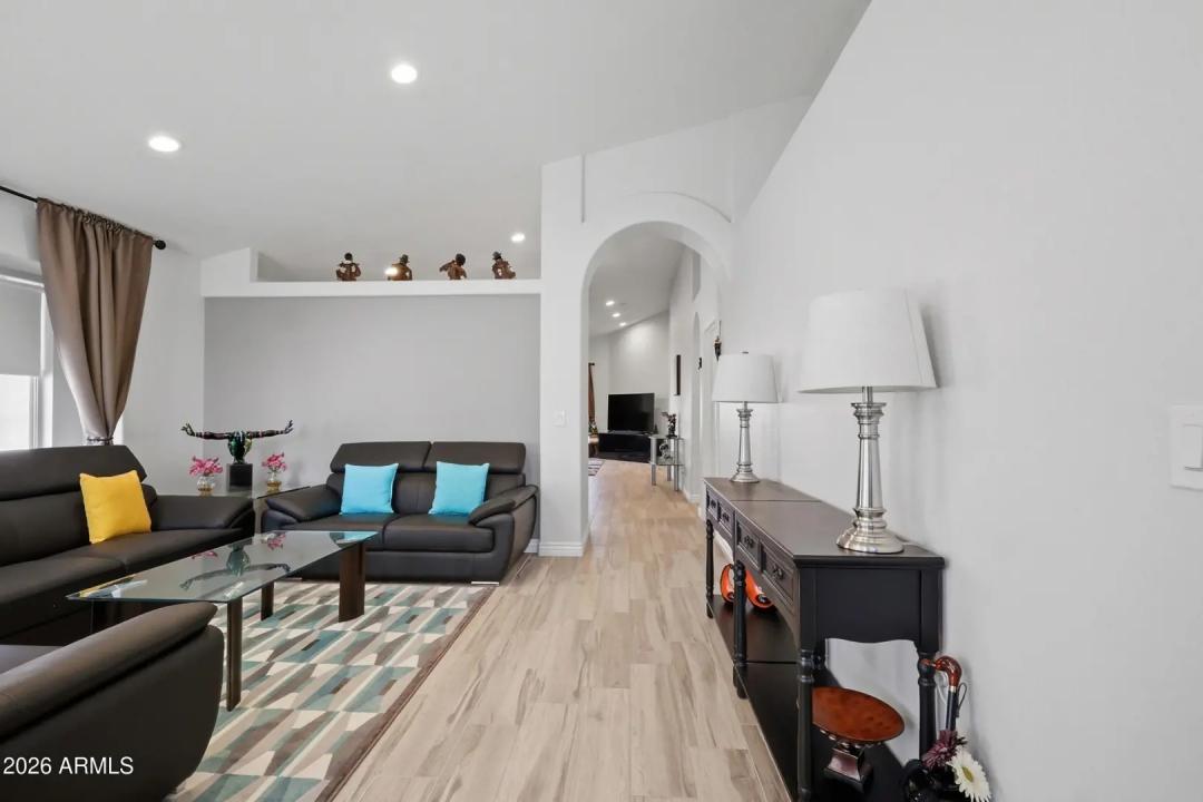 Real Estate Picture 4