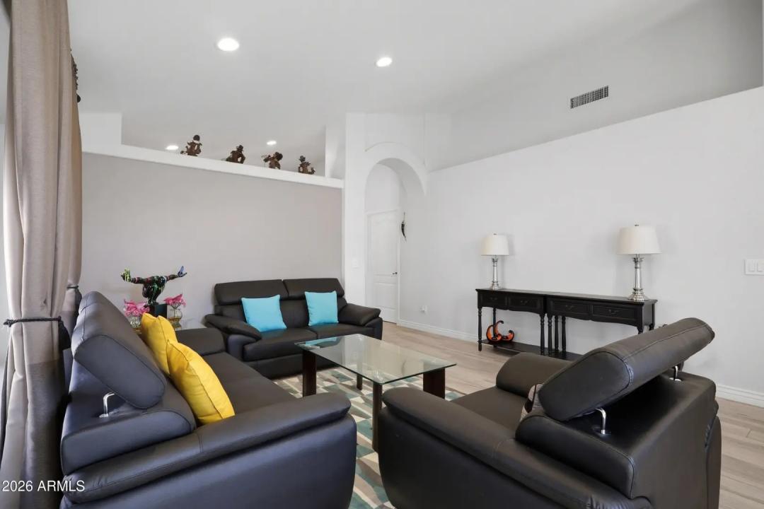 Real Estate Picture 6