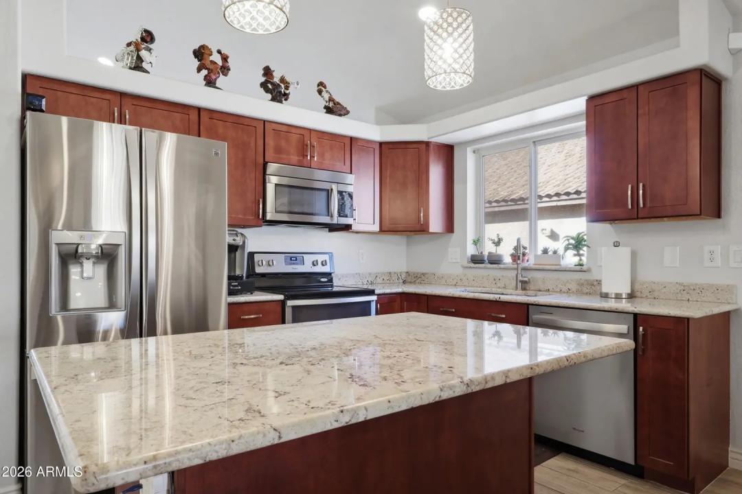 Real Estate Picture 9