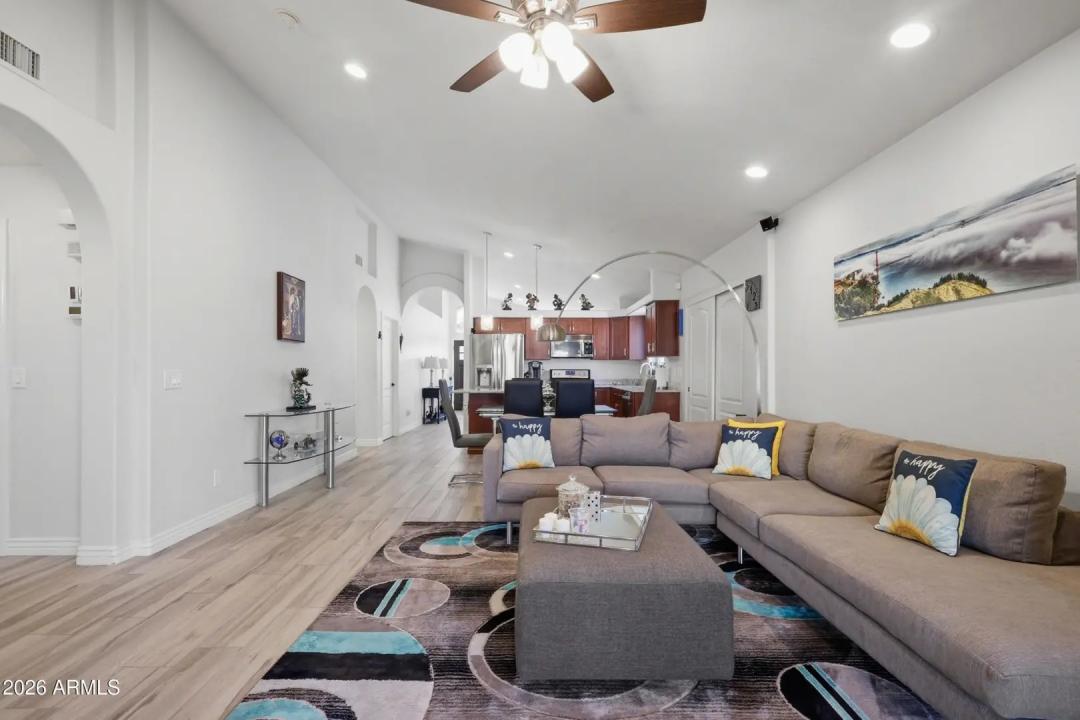 Real Estate Picture 11