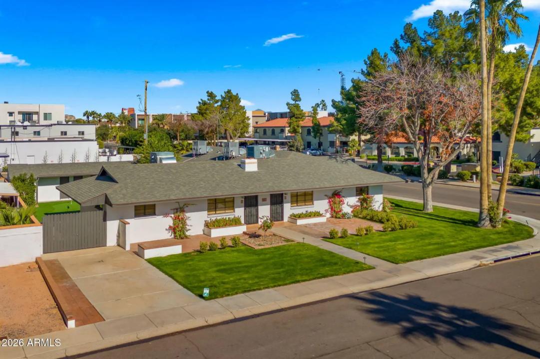 Real Estate Picture 3