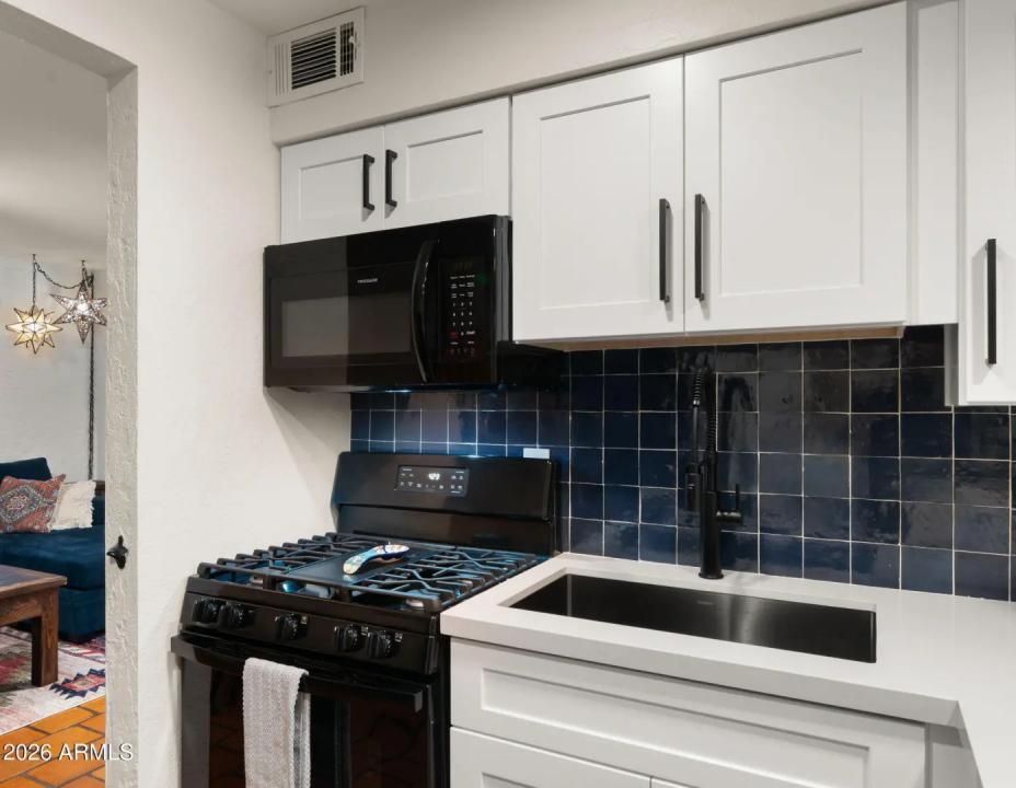 Real Estate Picture 14