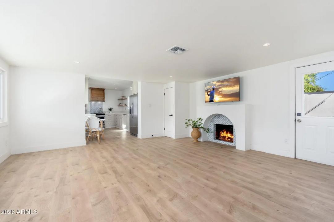 Real Estate Picture 13