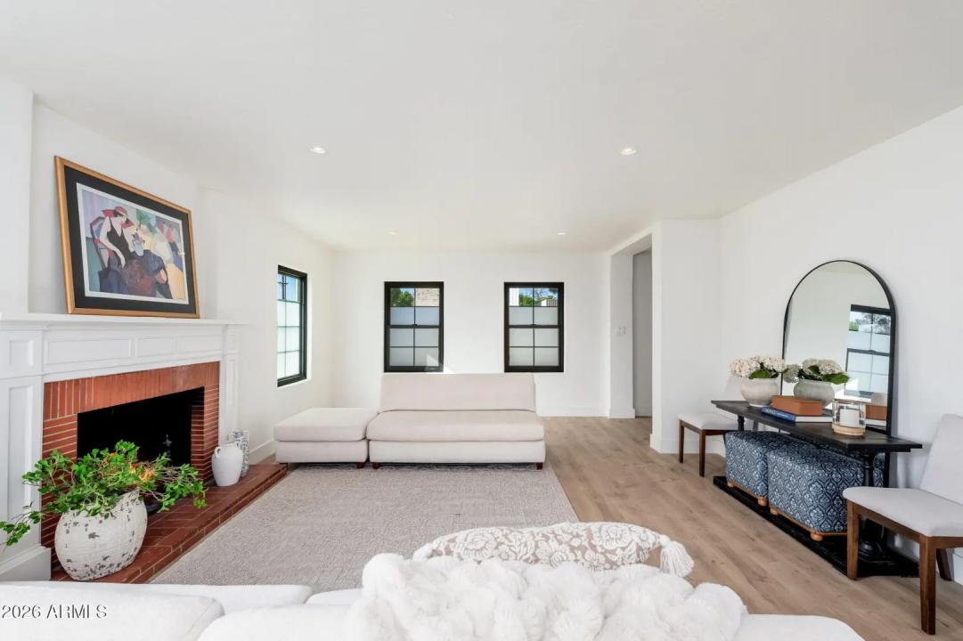 Real Estate Picture 7