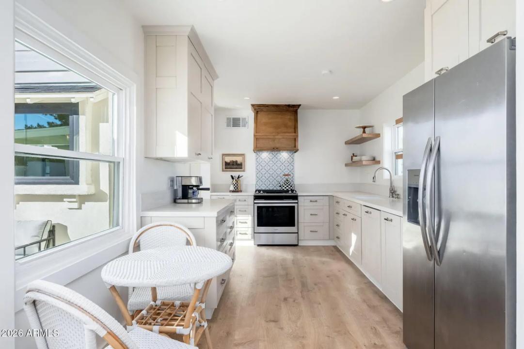 Real Estate Picture 10