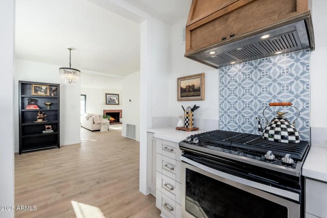 Real Estate Picture 9