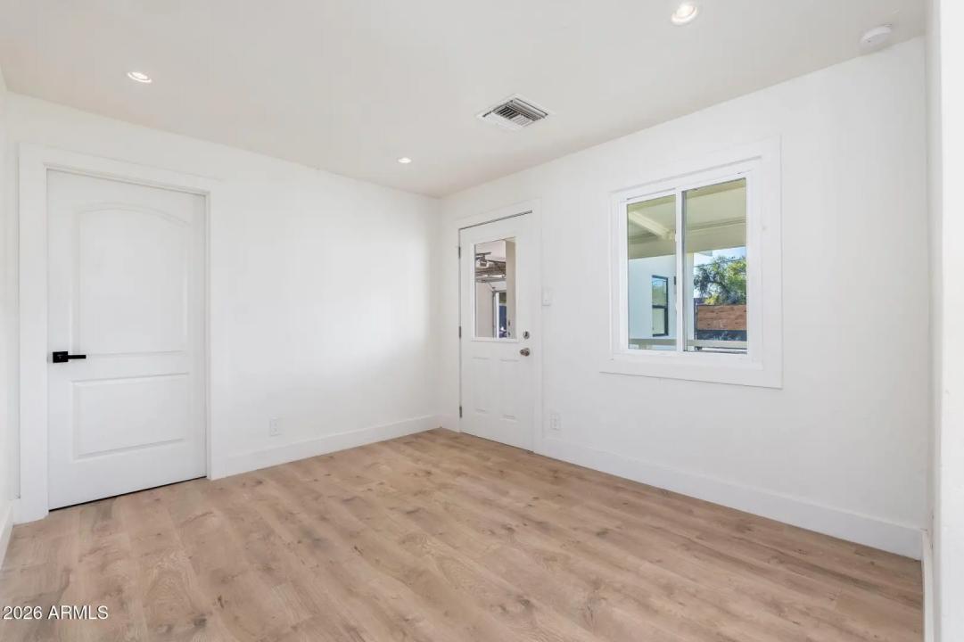 Real Estate Picture 15