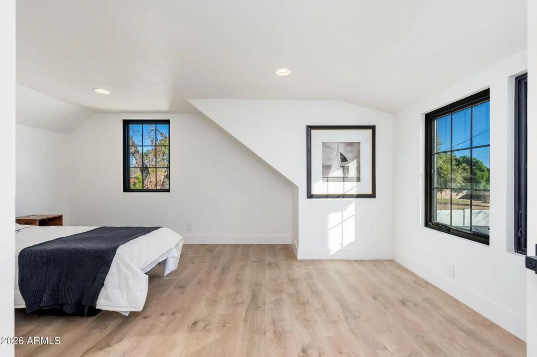 Real Estate Picture 28