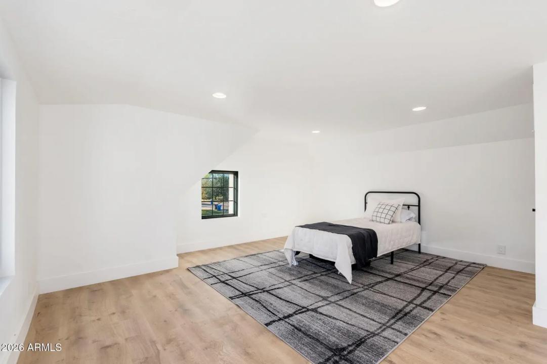 Real Estate Picture 27