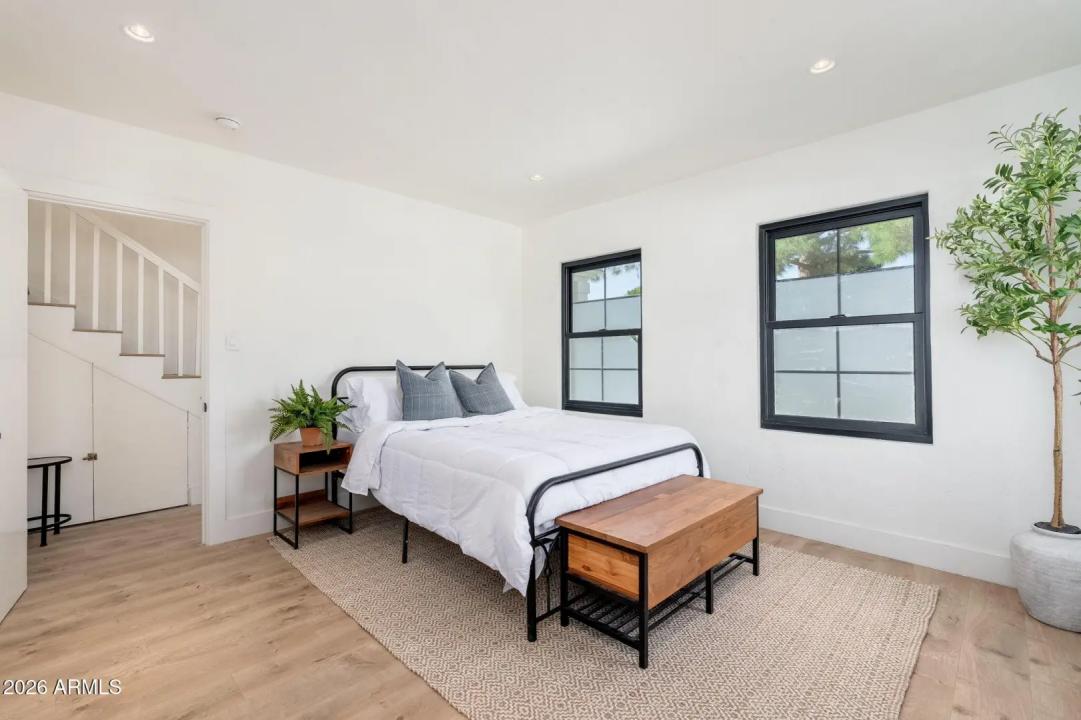 Real Estate Picture 17