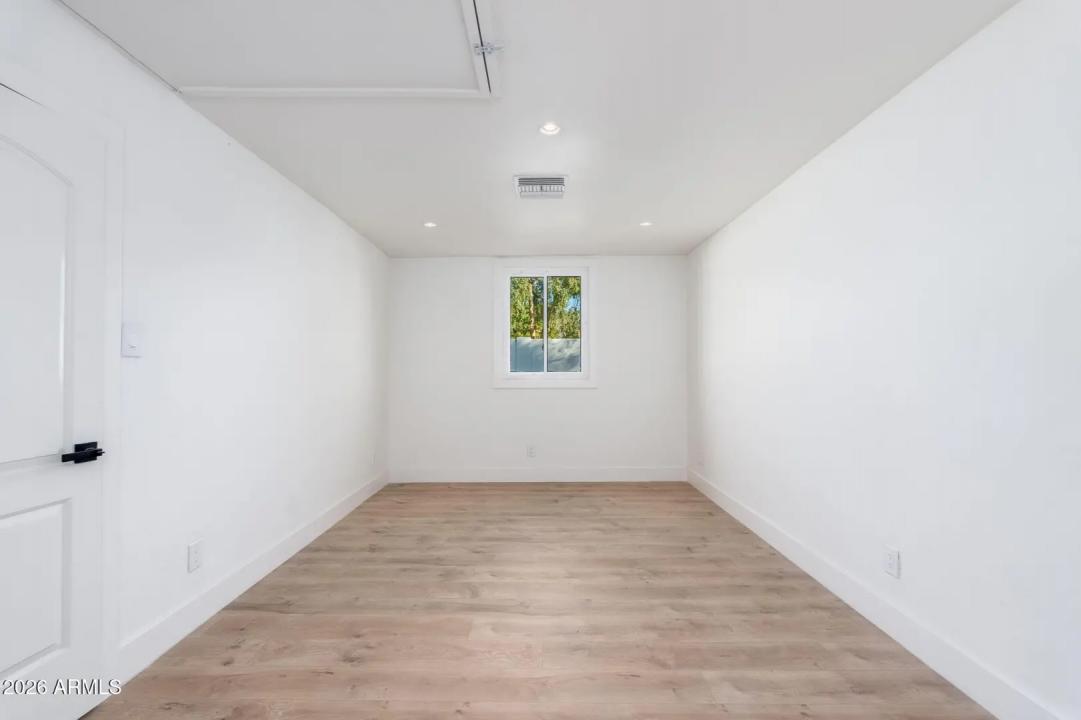 Real Estate Picture 19