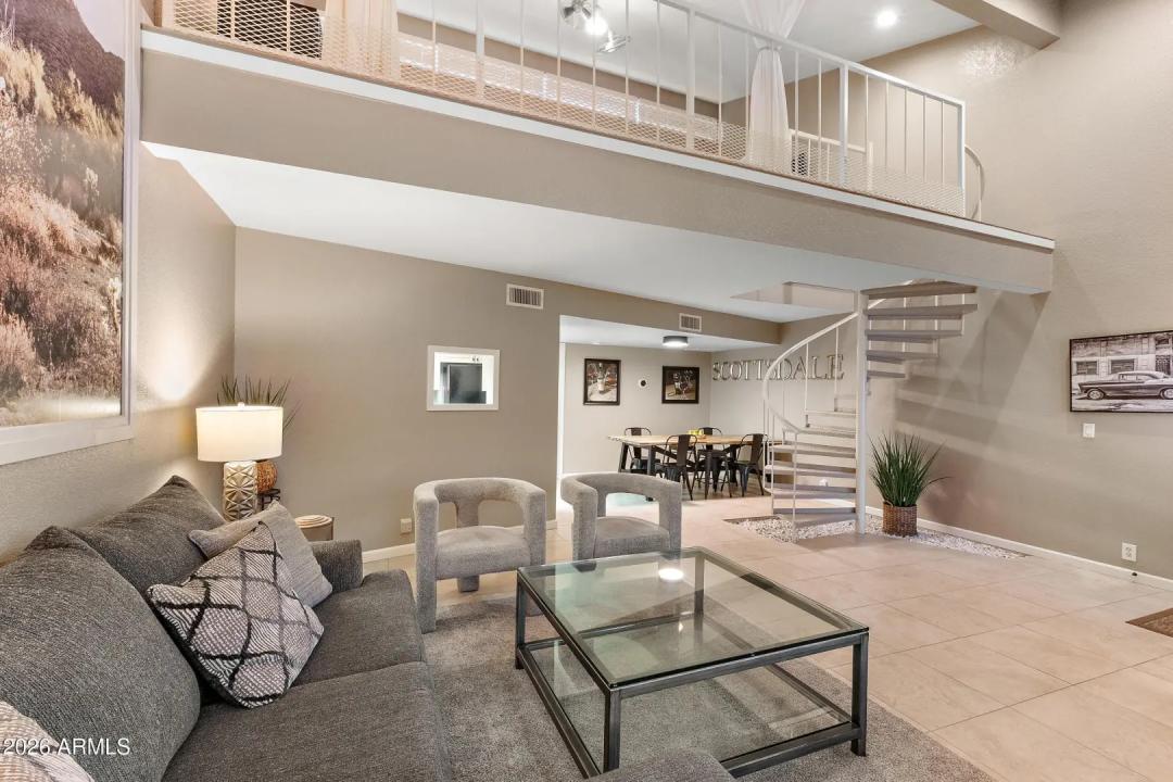 Real Estate Picture 10