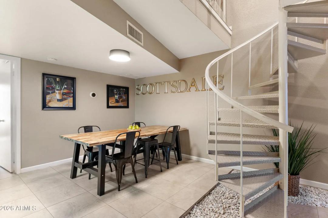 Real Estate Picture 11