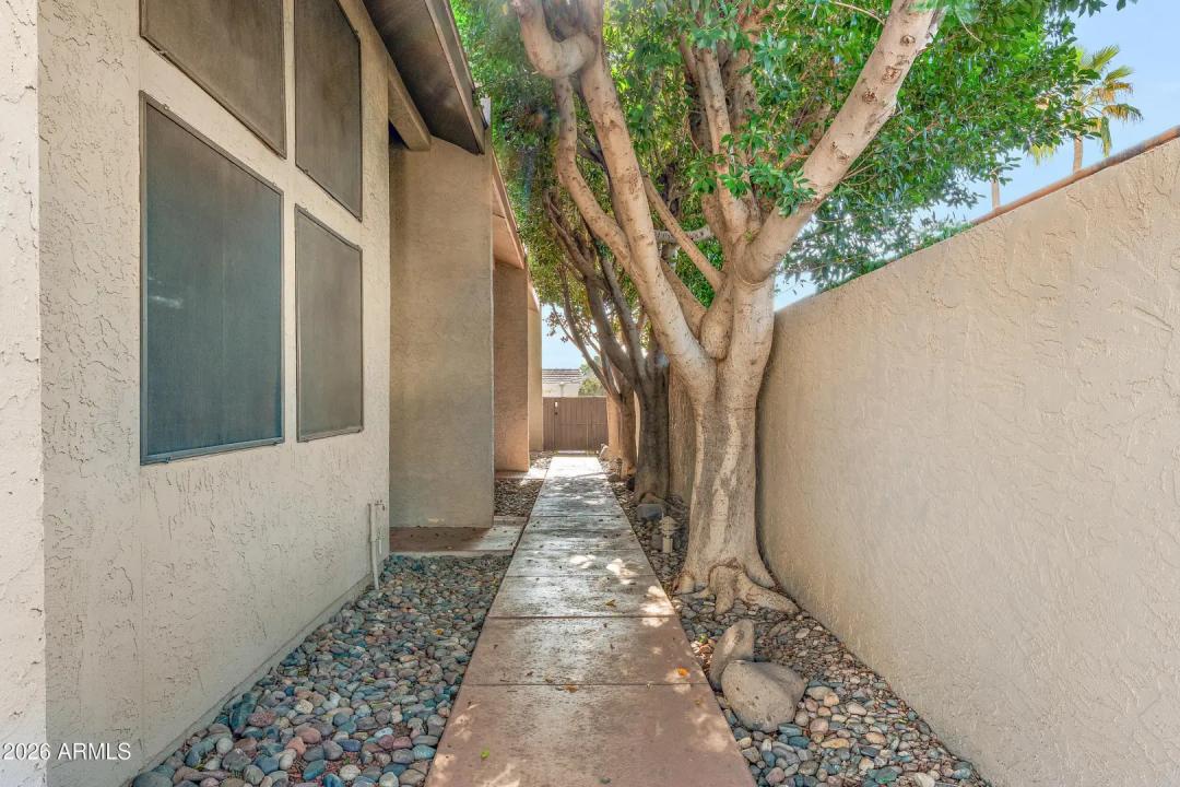 Real Estate Picture 5