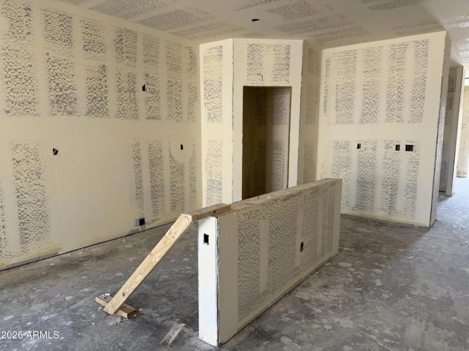 Real Estate Picture 3