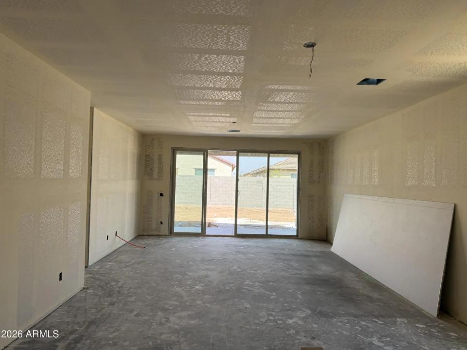 Real Estate Picture 4